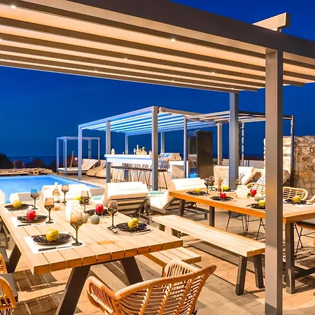 Grey Grand Privater Pool بيت للعطل Asprouliánoi