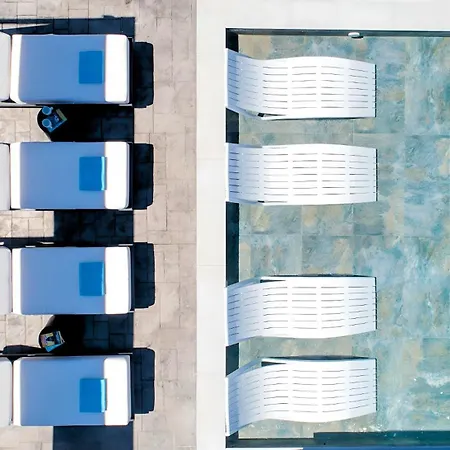 Grey Grand Privater Pool Asprouliánoi